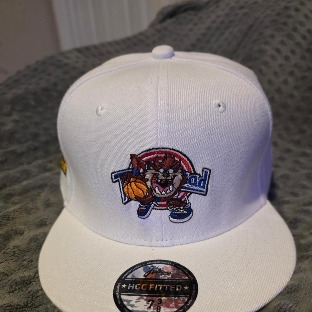 Taz‎ Hat 90s